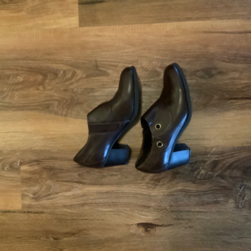 You brown ankle boots